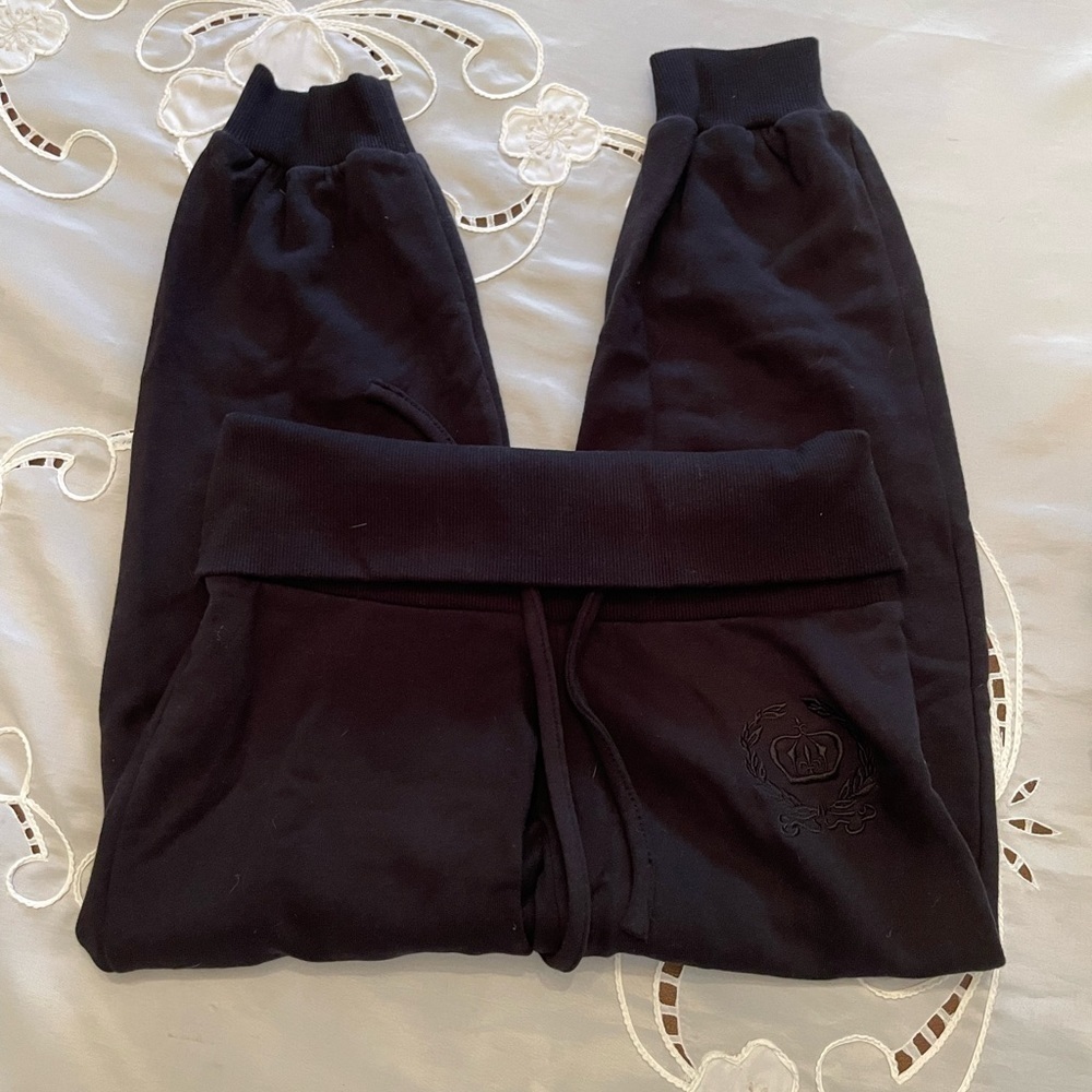 Black Cropped Baggy Sweatpants - Picture 2 of 8